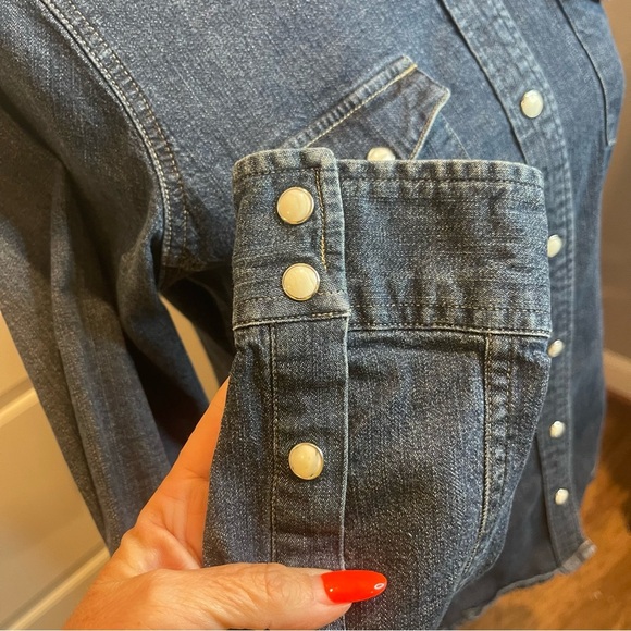 Carhartt Women's Denim Button Down Shirt Size Medium - Picture 4 of 12